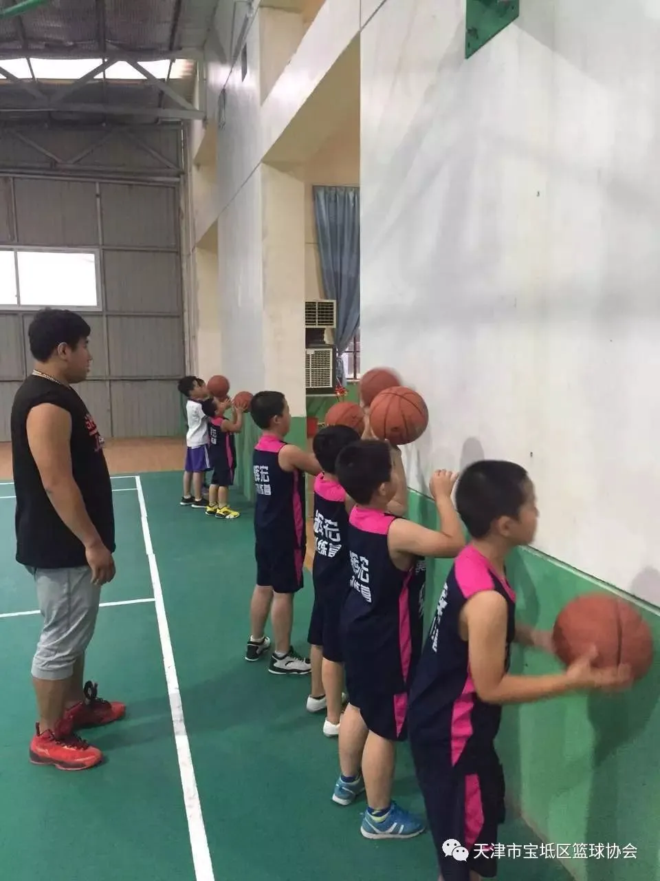 刻苦训练篮球时如何避免受伤的建议_1